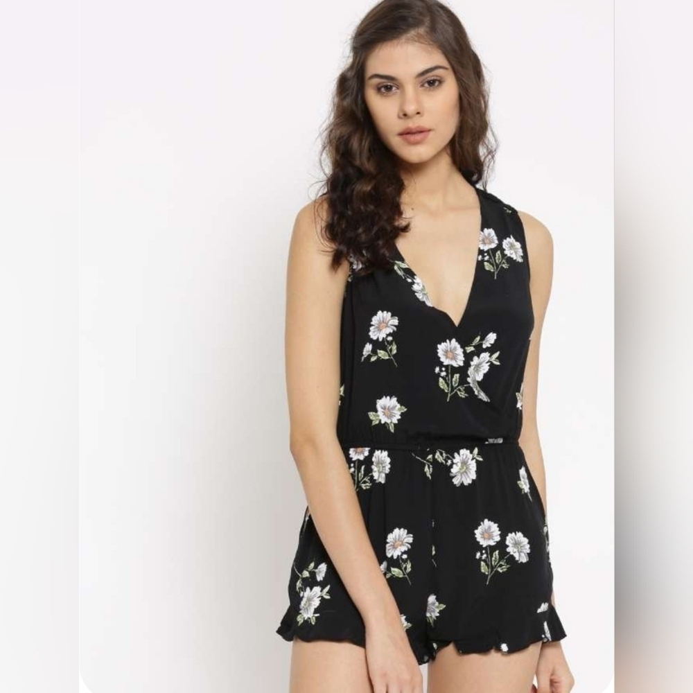 Forever 21  vneck black cream white floral romper jumpsuit Size XS